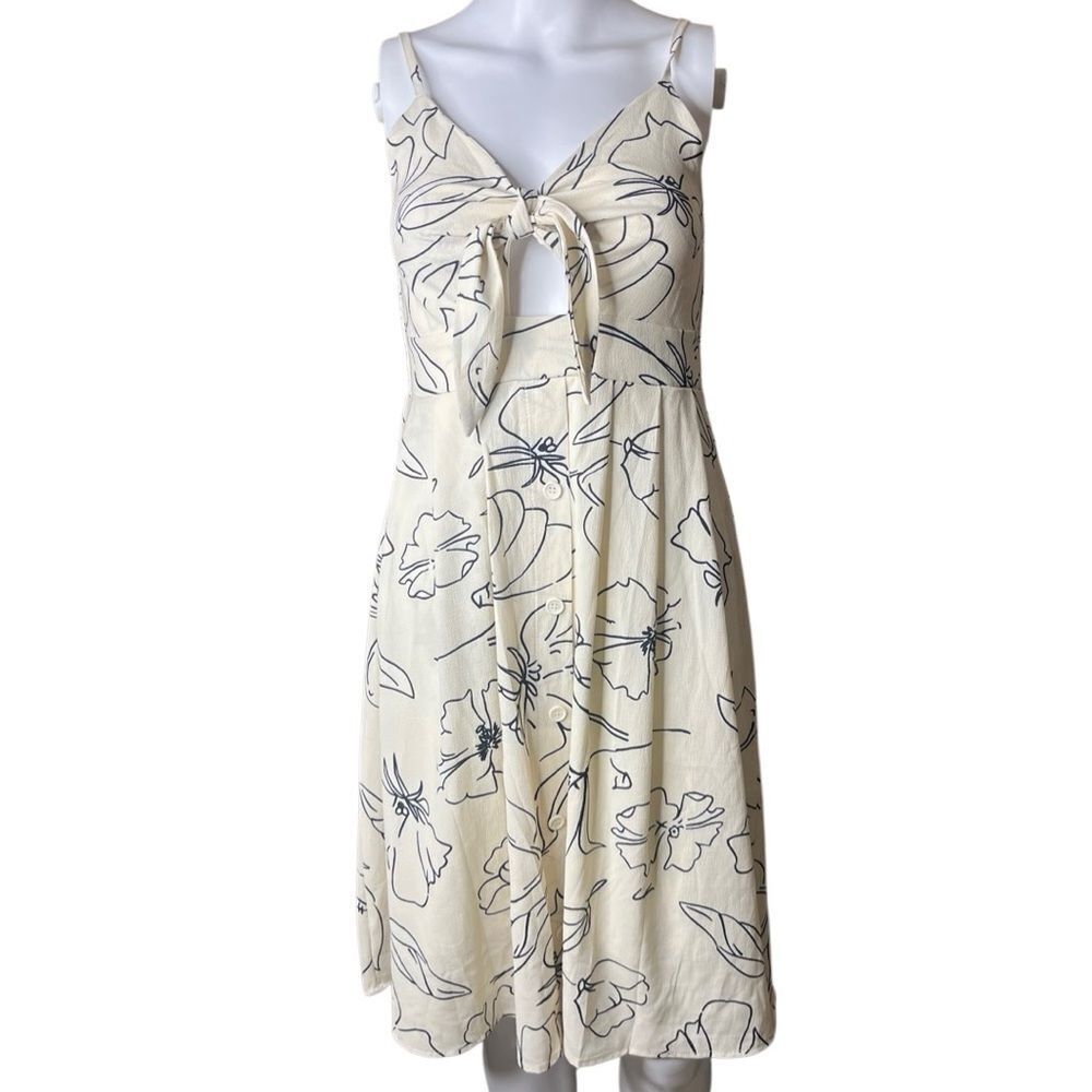 Fancyinn Floral Cream Midi Dress Size Small